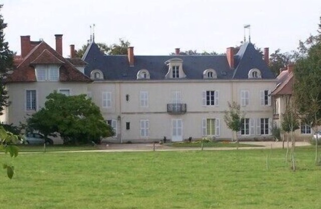 Family holidays in Berry in a pretty property.