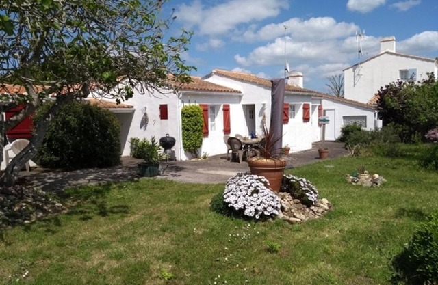 Family home 5 minutes walk from Barbâtre beach