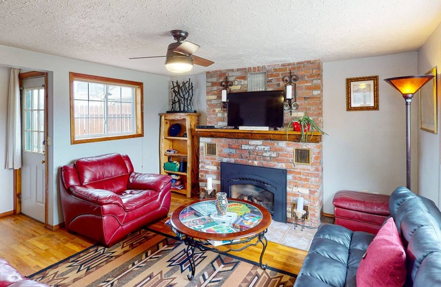 Family Home - Enclosed Yard, Gourmet Kitchen & W/D