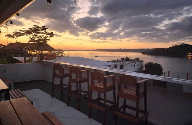 Family Home- full kitchen, bbq rooftop access, a/c
