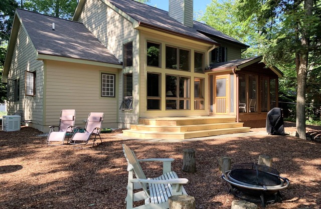 Family home in the center of Glen Arbor!