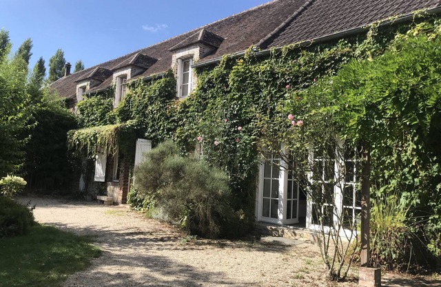 Family home near Villeneuve-sur-Yonne