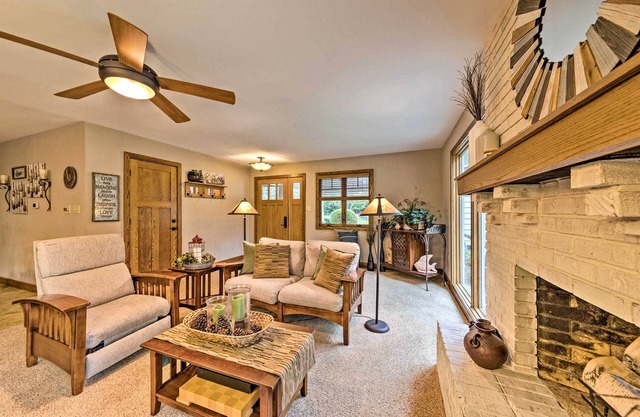 Family Home w/Deck on Lake Sara: Pets are Welcome