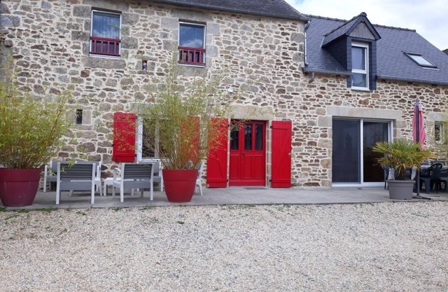 Family house and renovated old bakehouse