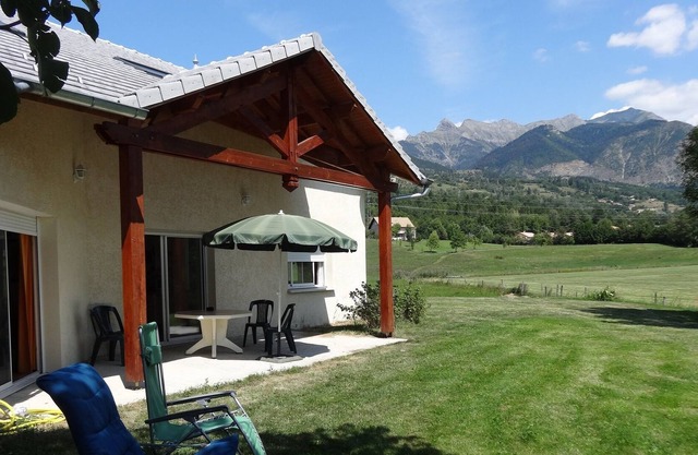 Family house between lake and mountain for 12 people