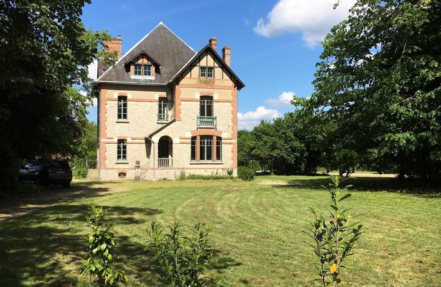Family house with swimming pool in the heart of the "Sologne des Étangs"
