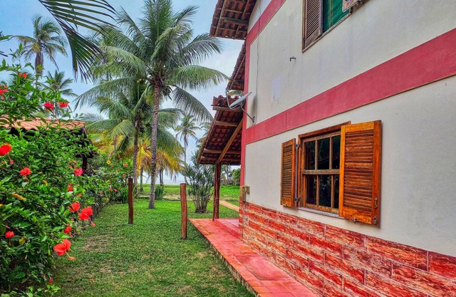 Family house on the sand, green area, Acuípe beach, natural pool
