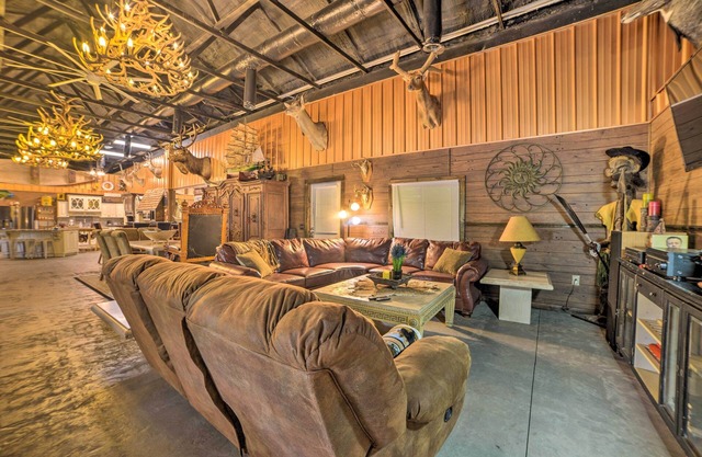 Family Leatherwood Resort Cabin w/Fire Pit!