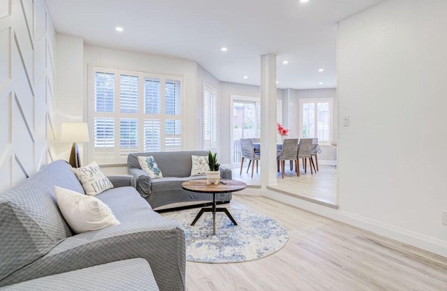 Family Lounge: 4BR, Crib & Patio BBQ