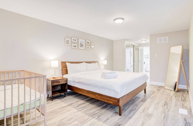 Family Lounge: 4BR, Crib & Patio BBQ