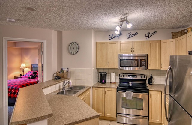 Family Mountain Condo | 5 min walk to beach | Pool