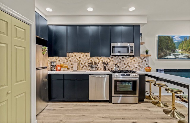 Family Oasis with 3BR, Games, BBQ & Fast WiFi