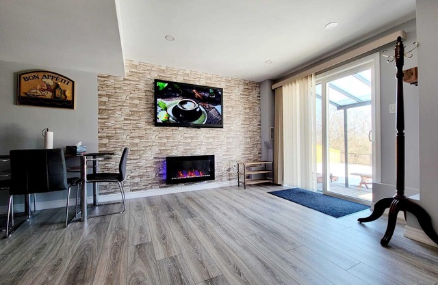 Family-oriented neighborhood. Modern basement apartment with beautiful ravine.