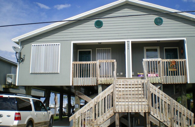 Family Owned Waterfront 3 Bedroom/2 Bath Fully Furnished Condo