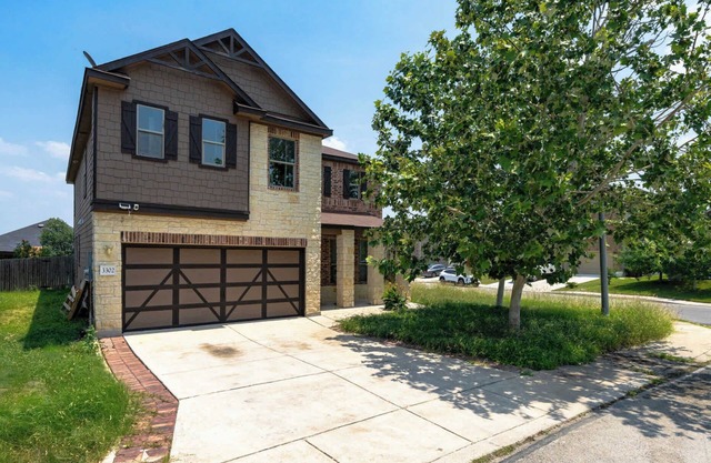 Family-Perfect 5BR House - Fenced Yard & Style
