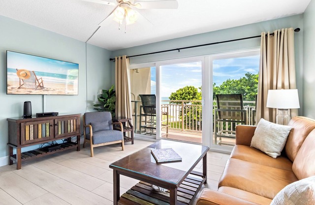 Family & Pet Friendly Condo on the Beach w/Large Heated Pool 🏖️