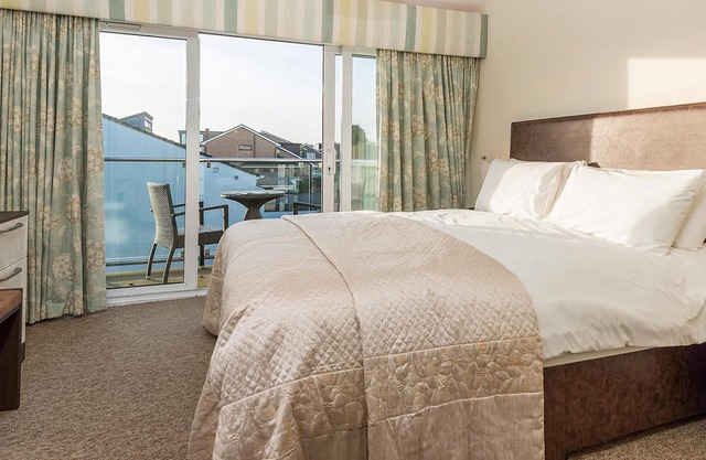 Family Private Bathroom Kingfisher at Riverside Park Self Catering Holidays