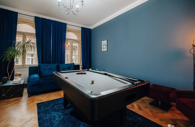 Family Proxima Downtown with Cinema room, Pool Table & Free Netflix