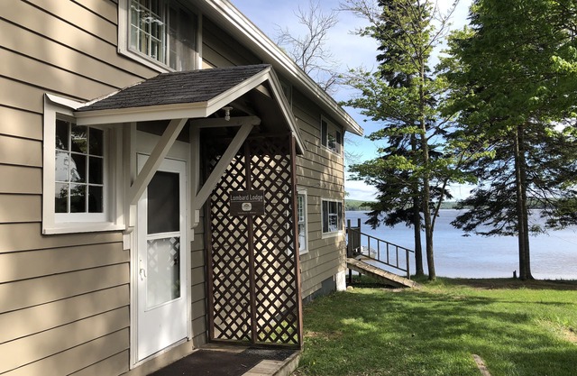 Family Relaxation exists here! On the beach, dock, swim, bonfires, gas fireplace