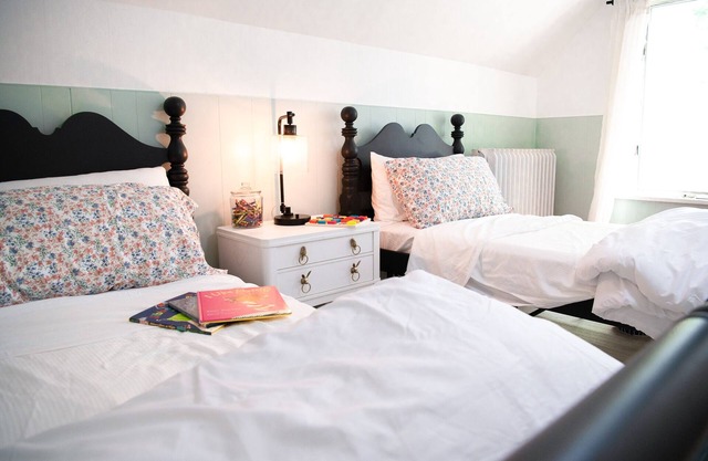 ✨Family Retreat in the Heart of Town! 4BR Charm, Ideal for Memorable Getaways🧚