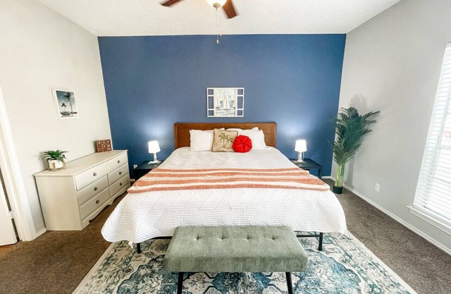 Family Retreat - Near Shopping, Dining & Beach