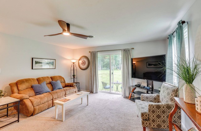 Family Retreat Near Hersheypark w/Horse Farm View