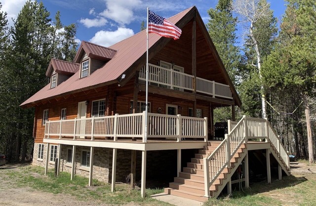 Family Reunion! Fire pit, picnic tables, Hiking, 1 hr to Yellowstone! EV Charger