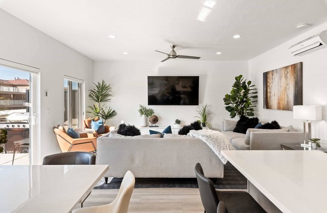 Family Reunion Fun (#13 and #15) SLEEPS 32! GREAT AMENITIES!