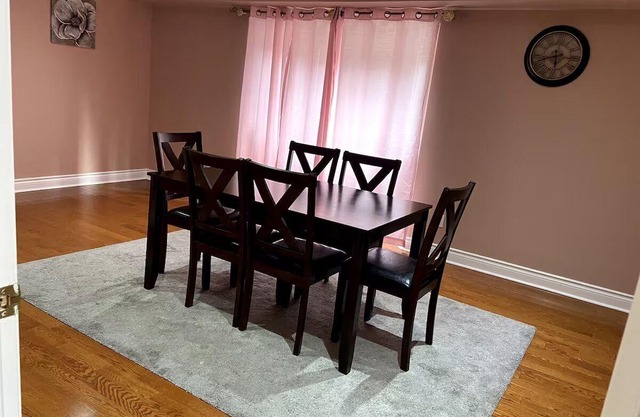 Family Room in Brampton - Room 2