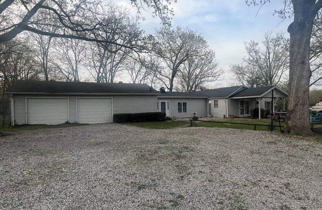 Family-sized home with best view of the lake! Firepit and boat access! n