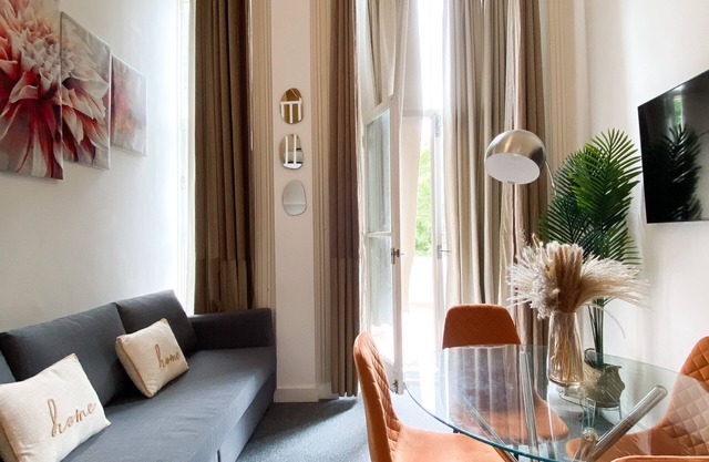 Family Studio Next To Hyde Park