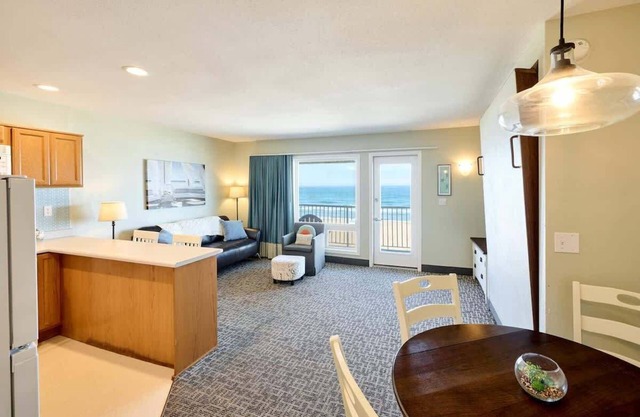 Family suite-oceanfront, kitchen, central location