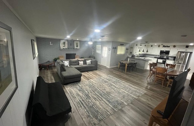 Family/Team Spacious 5-bedroom house 16+ beds WiFi, AC in North Richland Hills