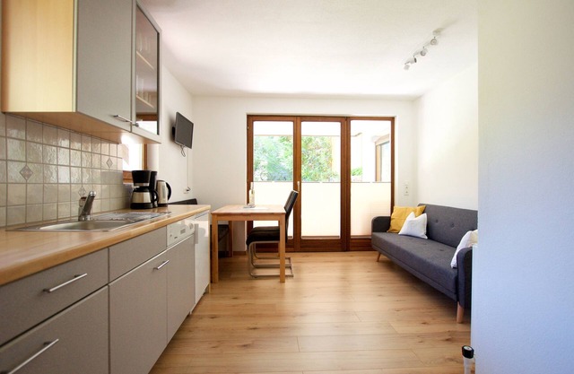 Family Two-Bedroom Apartment with Garden