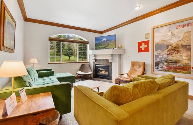 Family Vacation~Heated In/Out Pool, nearby Skiiing Villa 2041-2
