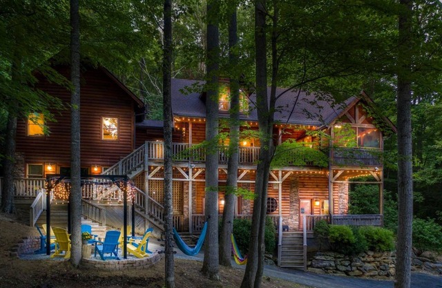 Family Vacation*Mystic Glow Jungle*KidsSafari*Pets*Firepit*HotTub*Luxe Amenities
