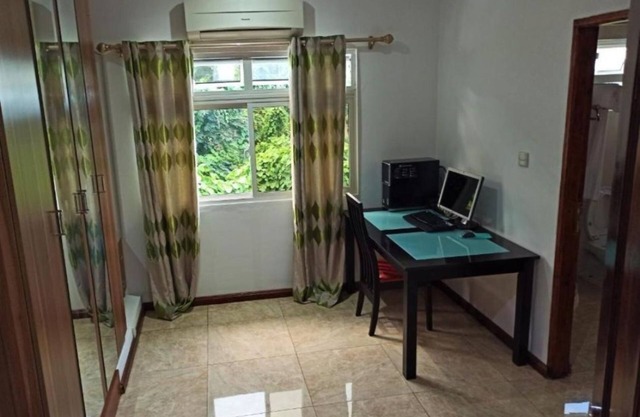 Family Villa-10 minutes to the beach