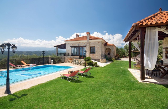 Family Villa Harmony Dreamhill w/Pool, Children Area, shaded BBQ & Ping Pong