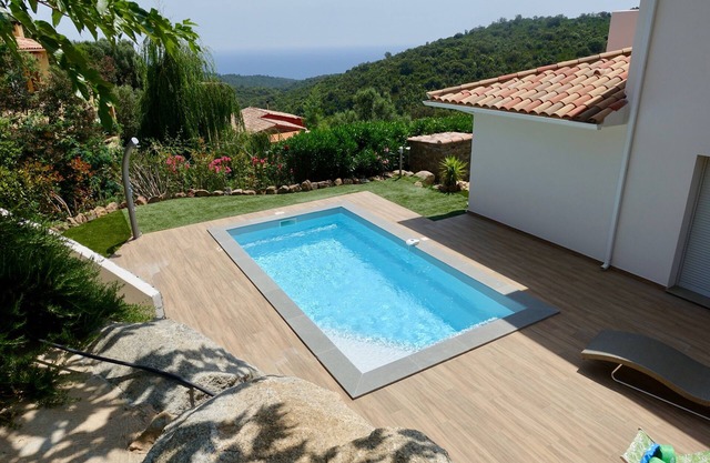 Family villa on the heights of Solenzara - Sea view - Heated swimming pool