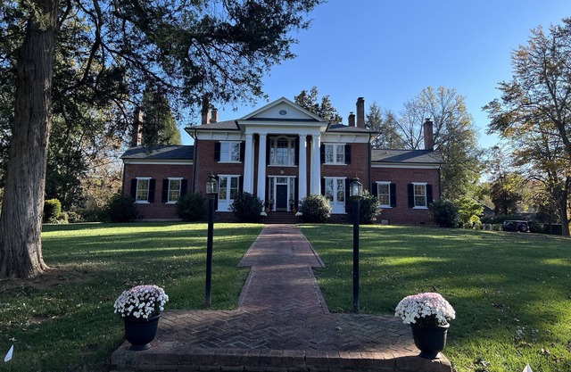 Famous luxurious Virginia Estate plus guest cottage, near Charlottesville, VA