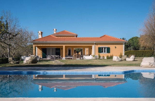 Fantastic Farm with Pool and Exceptional Garden 35 minutes from Lisbon Airport