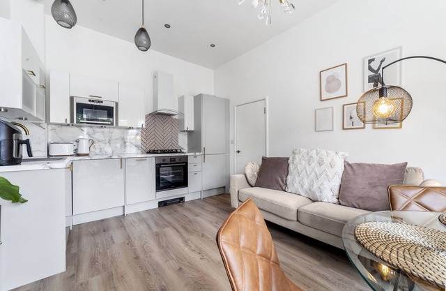 Fantastic 2BR Flat W/garden, West Norwood