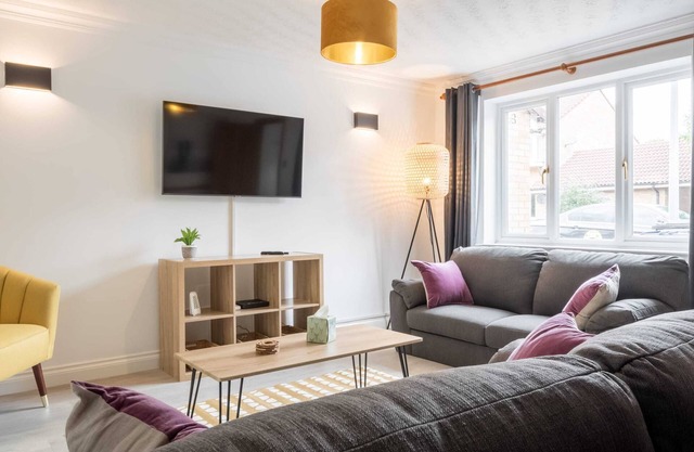 Fantastic 3 bedroom home with parking