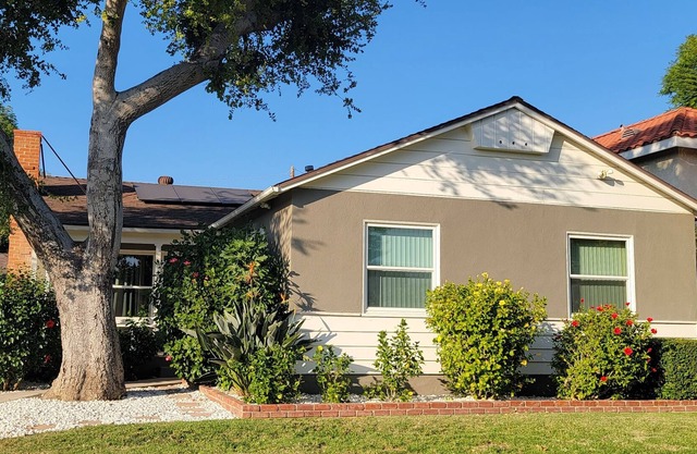 Fantastic 3-bedroom home w/pool!