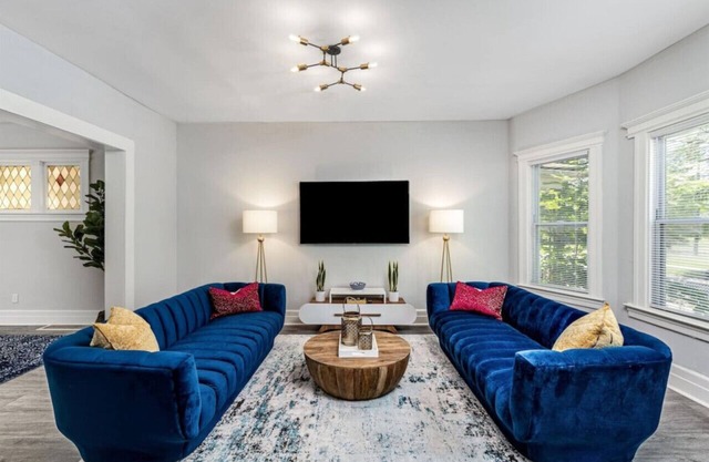 Fantastic 5 Bdrm - Stylish and Newly Renovated