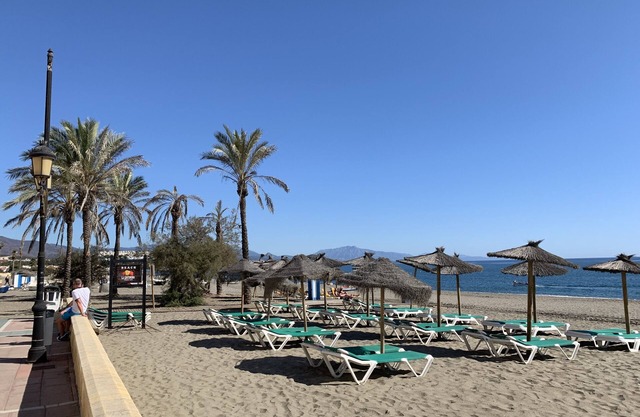 Fantastic apartment with large balcony Casares Beach