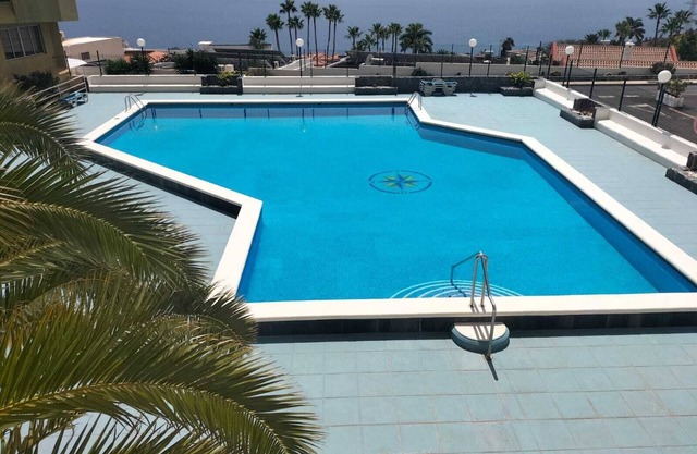 Fantastic apartment with lake view and two pools. 5 min walk to the sea.