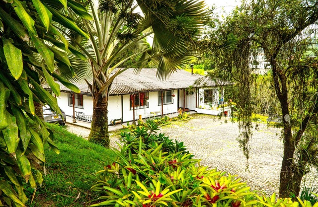 fantastic chateau in Santa Rosa de Cabal amazing area close to hot spring waters