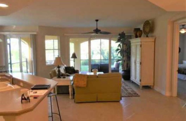 Fantastic condo located in Hammock Bay