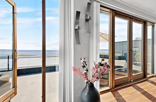Fantastic cottage overlooking the water and close to Aarhus.